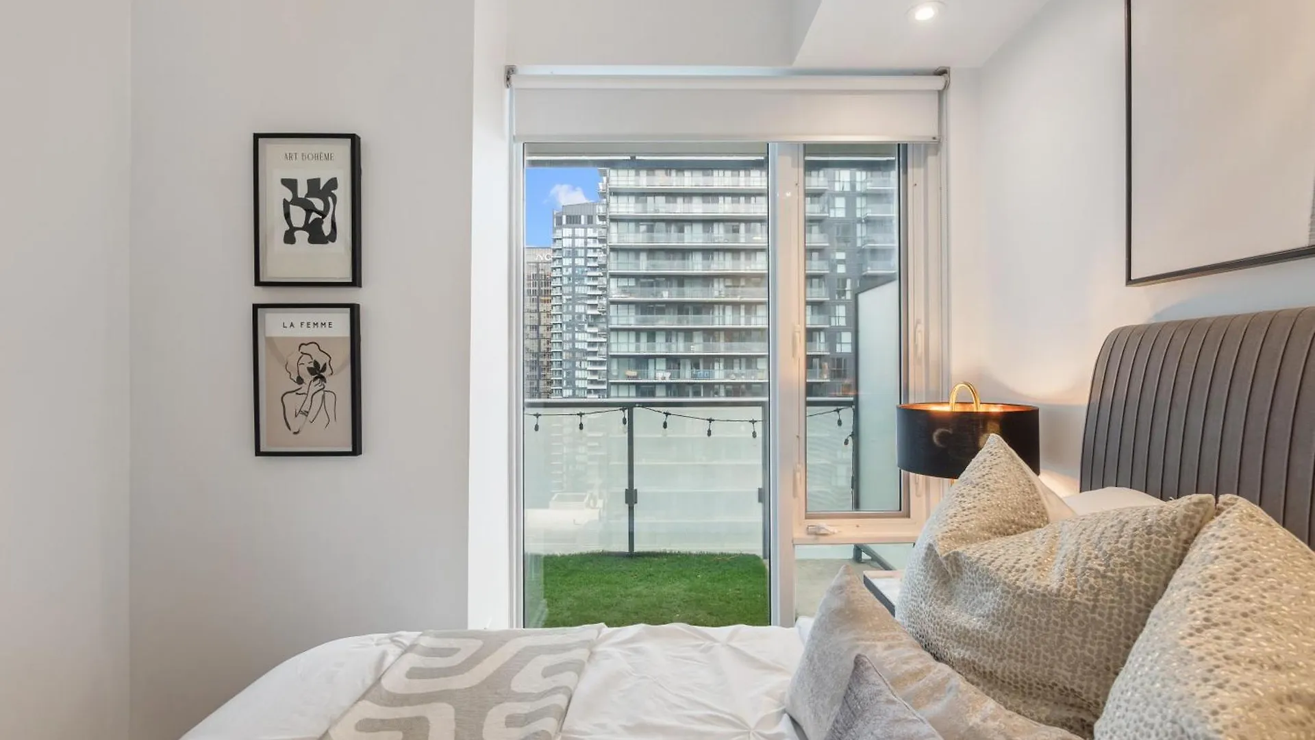 Apartment The Aventi Suites - Downtown Toronto - Across Tiff Bell Lightbox
