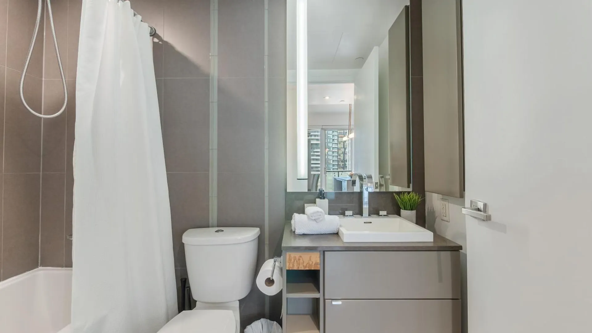 Apartment The Aventi Suites - Downtown Toronto - Across Tiff Bell Lightbox