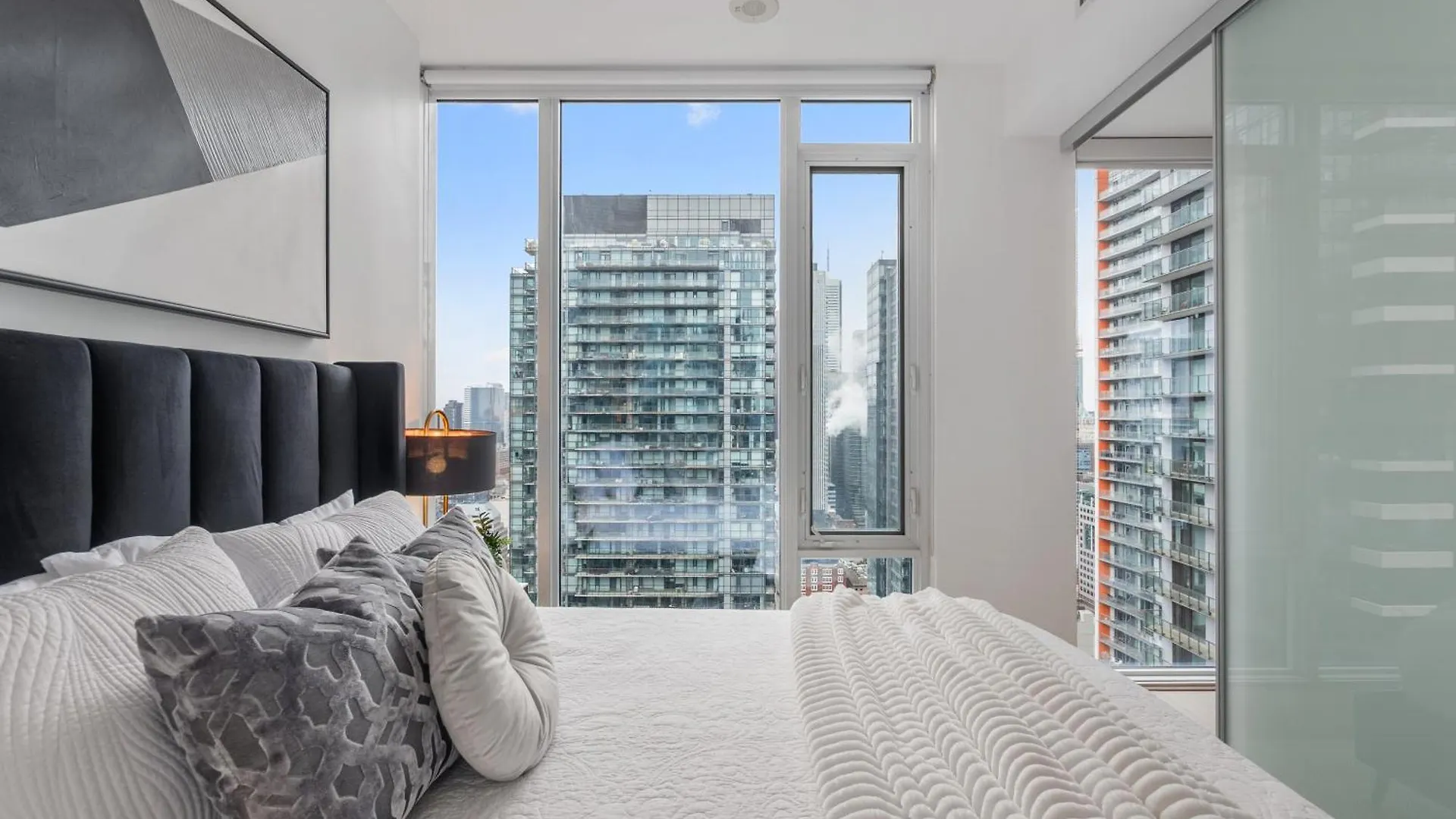Apartment The Aventi Suites - Downtown Toronto - Across Tiff Bell Lightbox