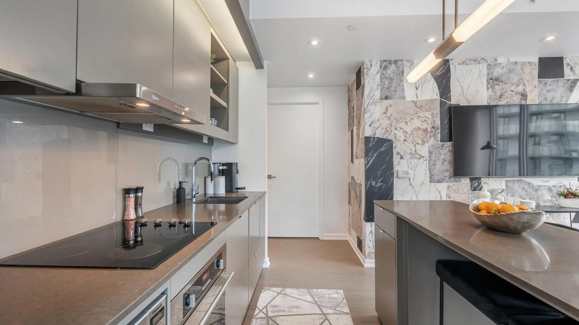 The Aventi Suites - Downtown Toronto - Across Tiff Bell Lightbox 0*,  Canada
