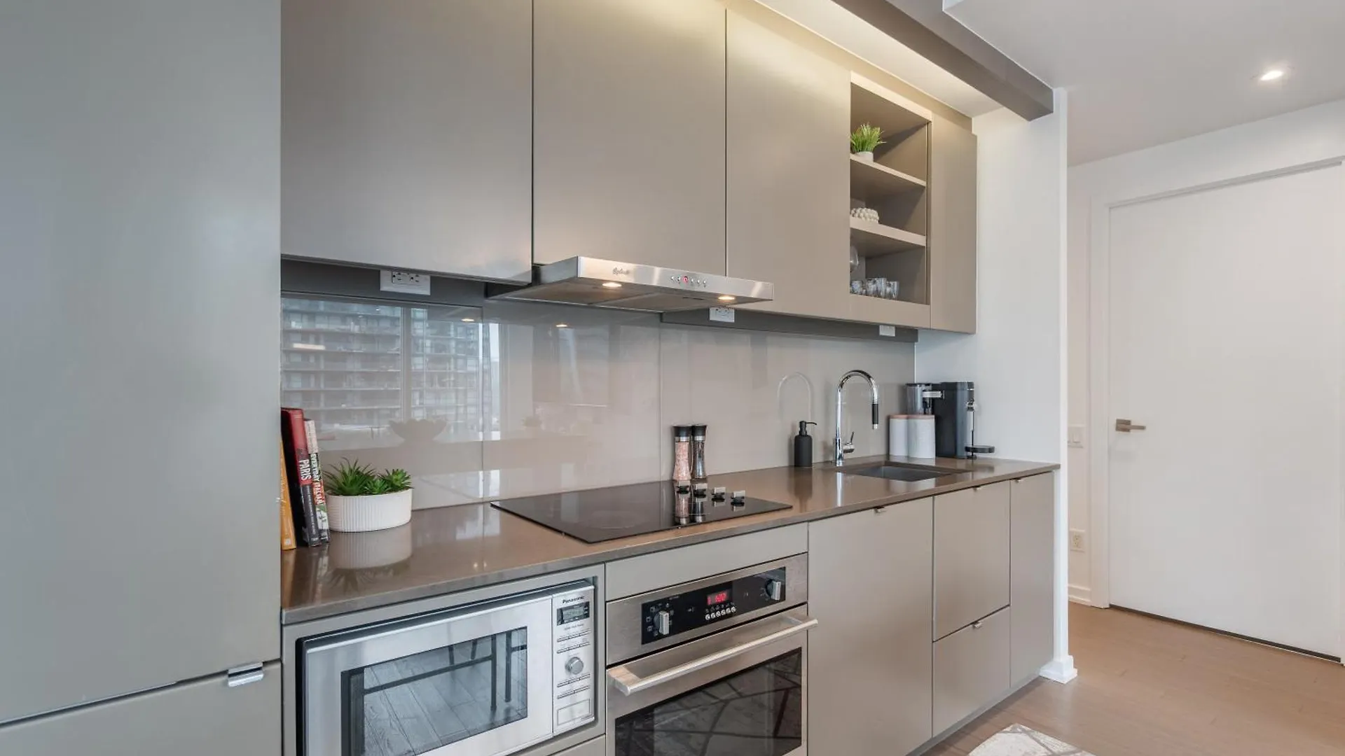 The Aventi Suites - Downtown Toronto - Across Tiff Bell Lightbox Canada