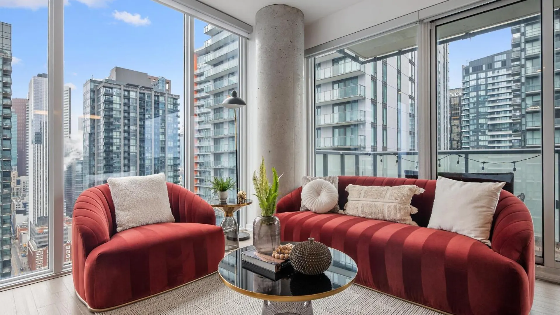 The Aventi Suites - Downtown Toronto - Across Tiff Bell Lightbox Canada