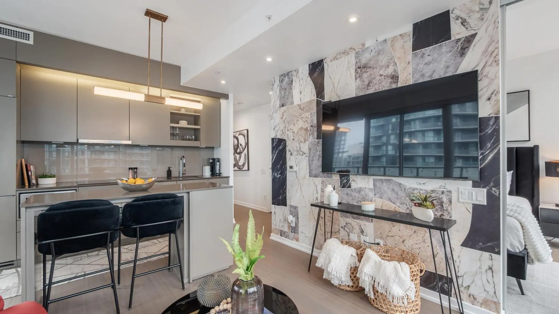 The Aventi Suites - Downtown Toronto - Across Tiff Bell Lightbox 0*,  Canada