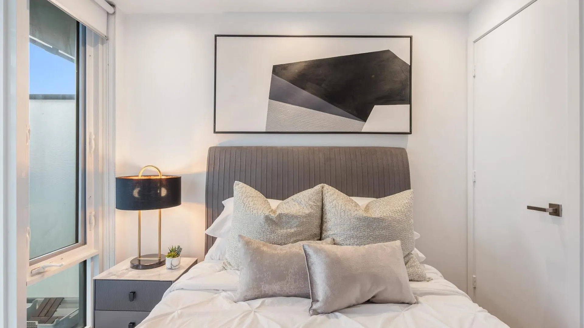 The Aventi Suites - Downtown Toronto - Across Tiff Bell Lightbox Apartment