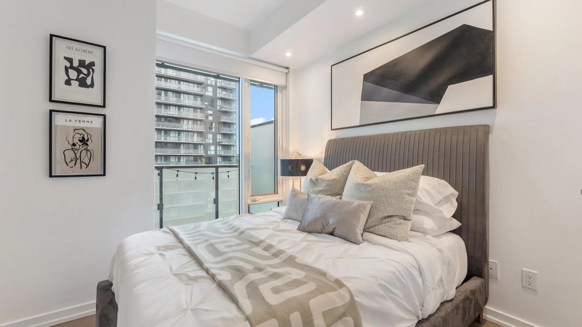The Aventi Suites - Downtown Toronto - Across Tiff Bell Lightbox Apartment
