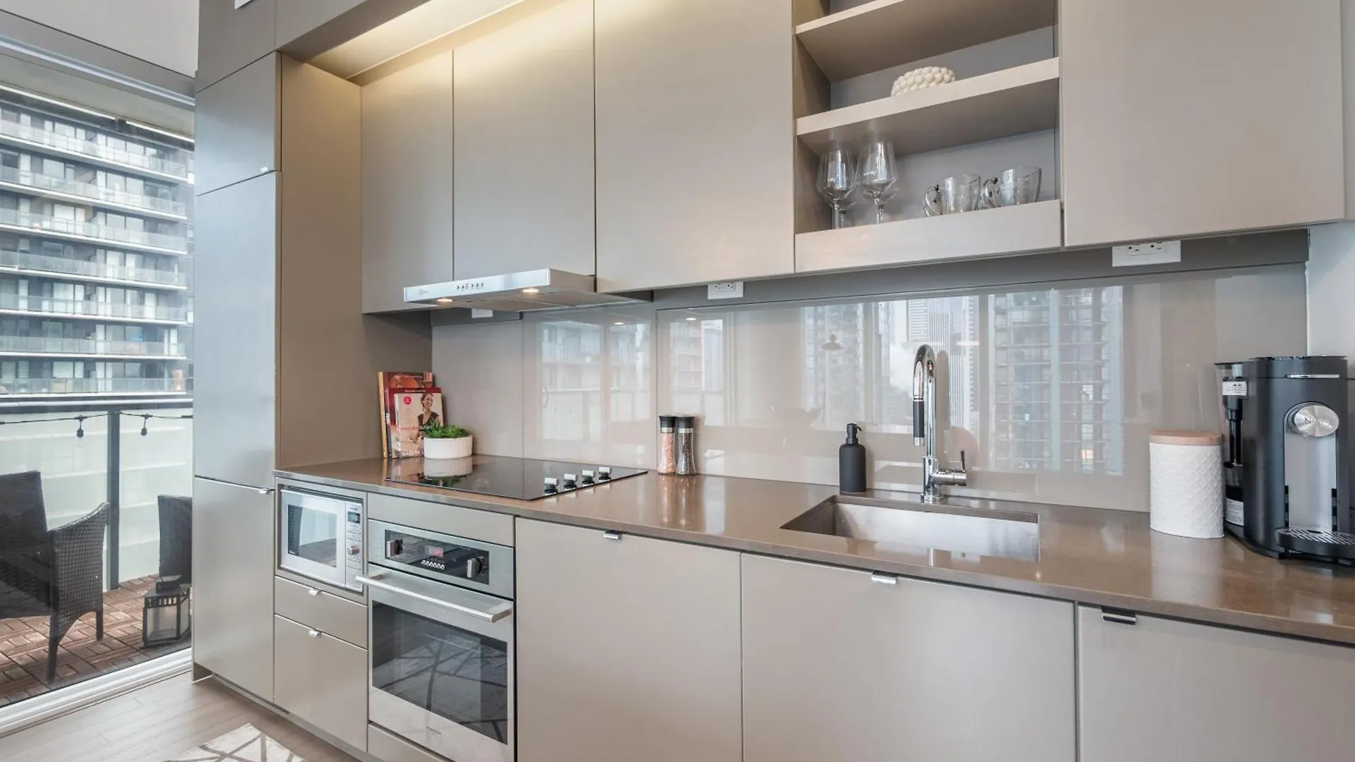 Apartment The Aventi Suites - Downtown Toronto - Across Tiff Bell Lightbox