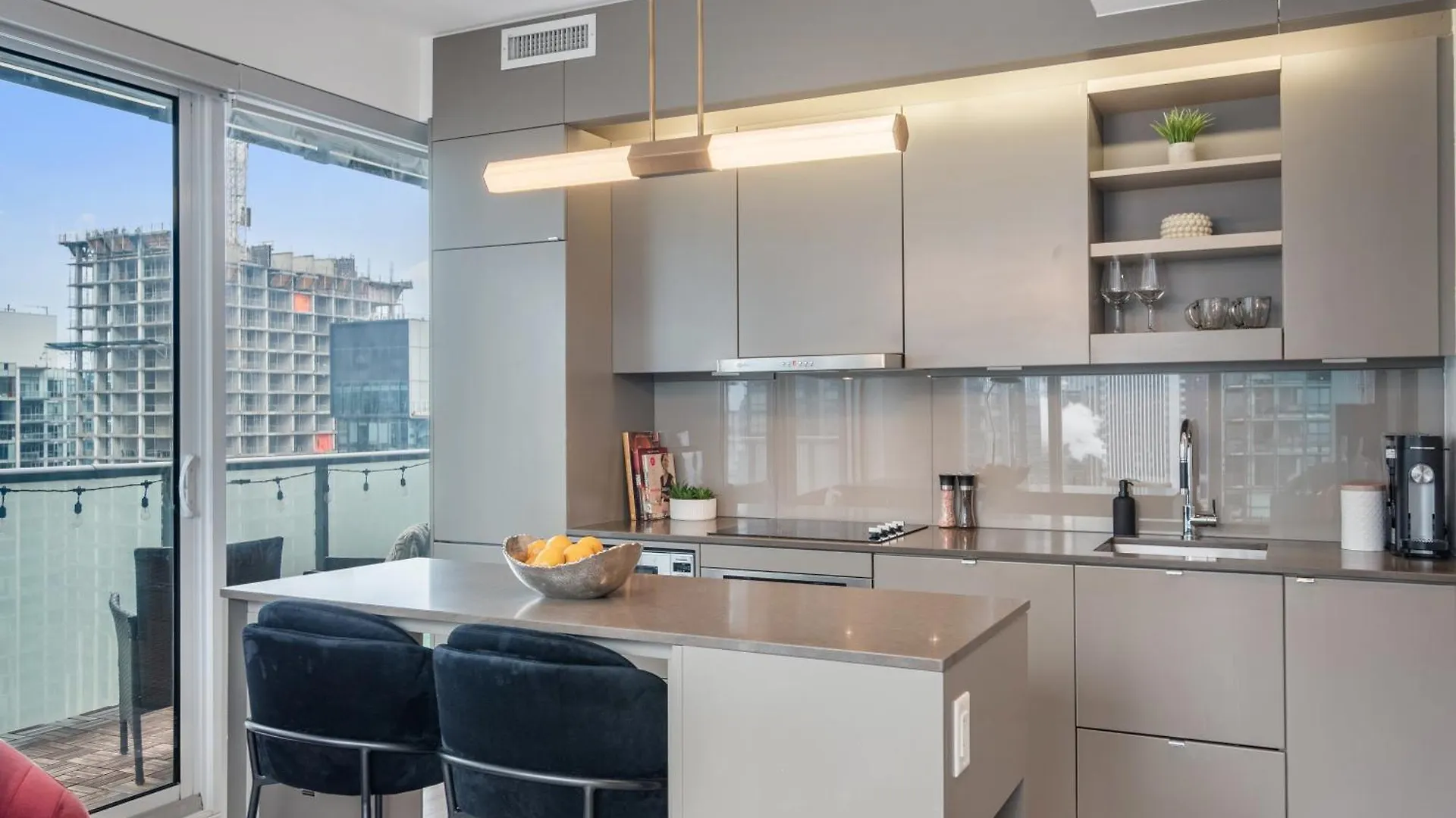 The Aventi Suites - Downtown Toronto - Across Tiff Bell Lightbox Apartment